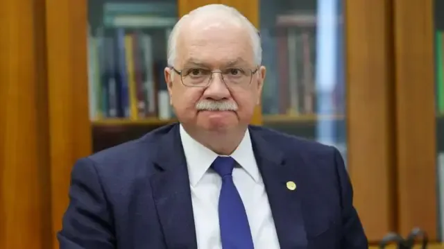 Luiz Edson Fachin é um jurista, magistrado e escritor brasileiro, atualmente ministro e presidente do Supremo Tribunal Federal do Brasil