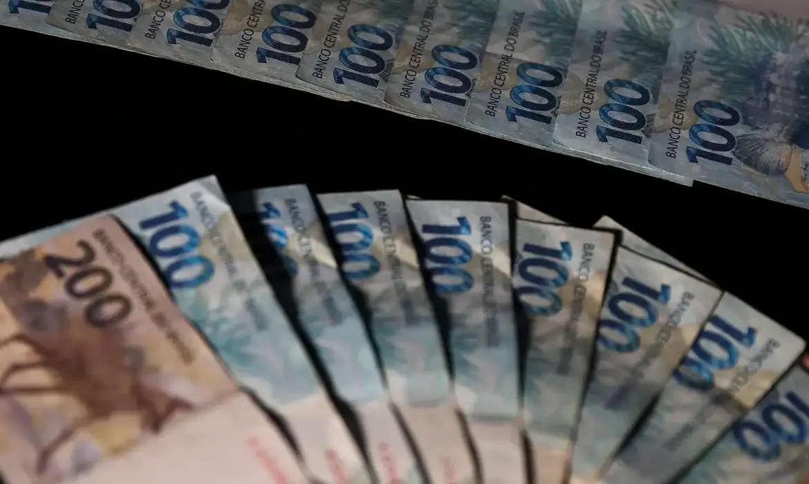 cédulas de cem reais