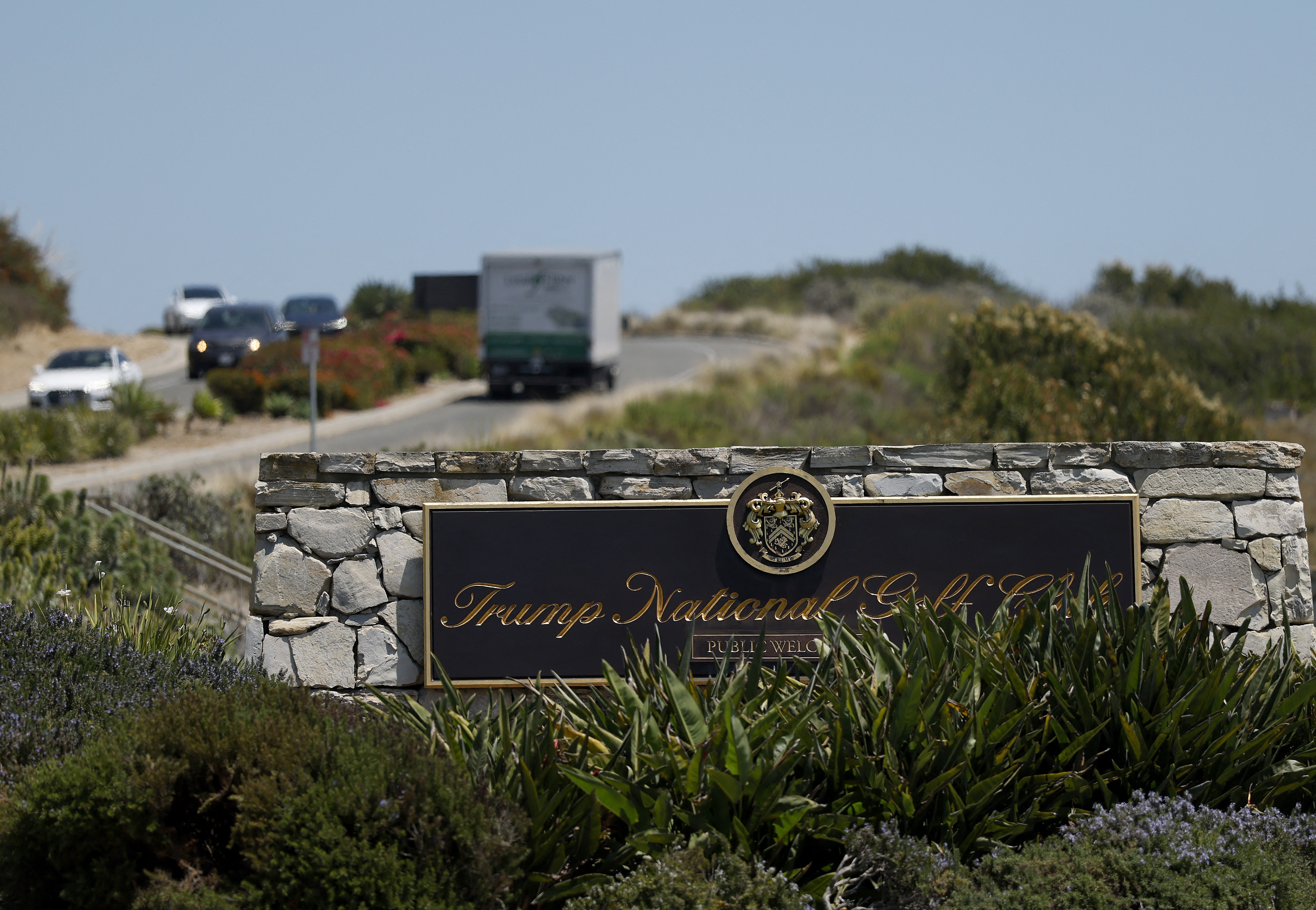 Homem armado é preso em campo de golfe de Trump antes de visita do presidente aos EUA